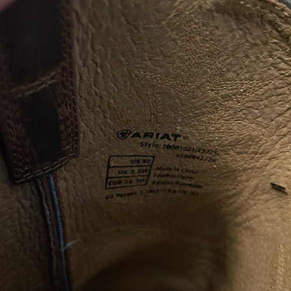 Ariat womens size 8 distressed
Brown wide western boots - Picture 9 of 10